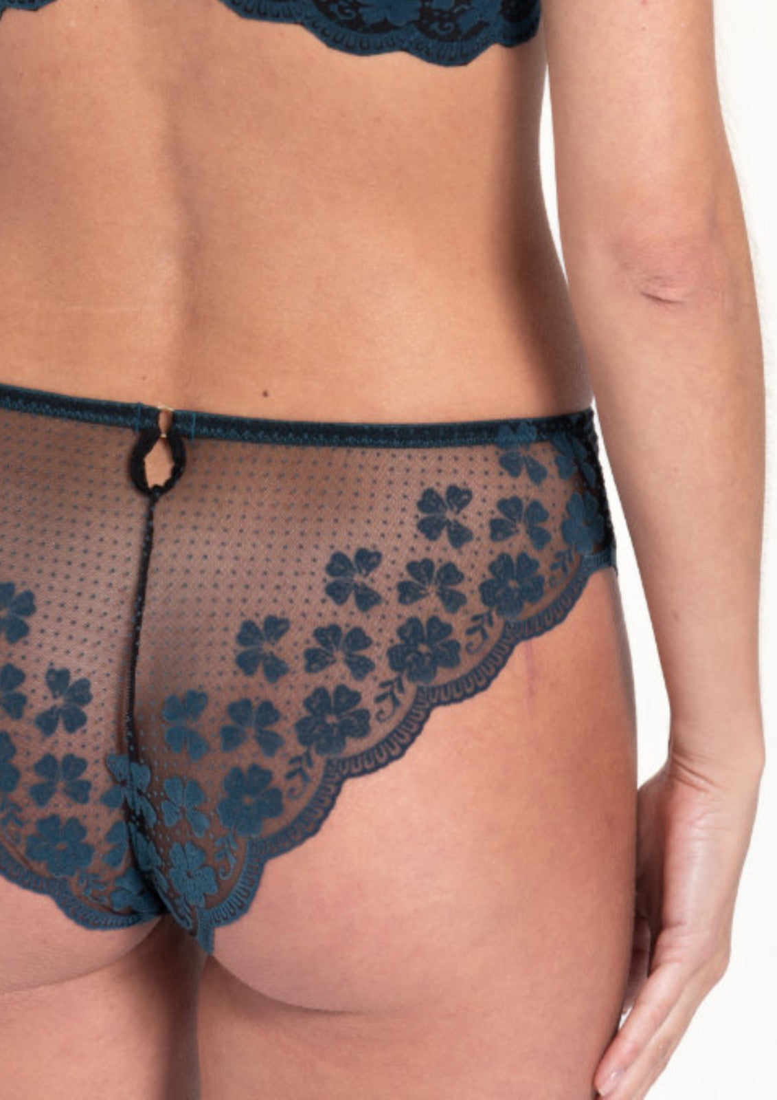 Scarlet Lace Thong M400