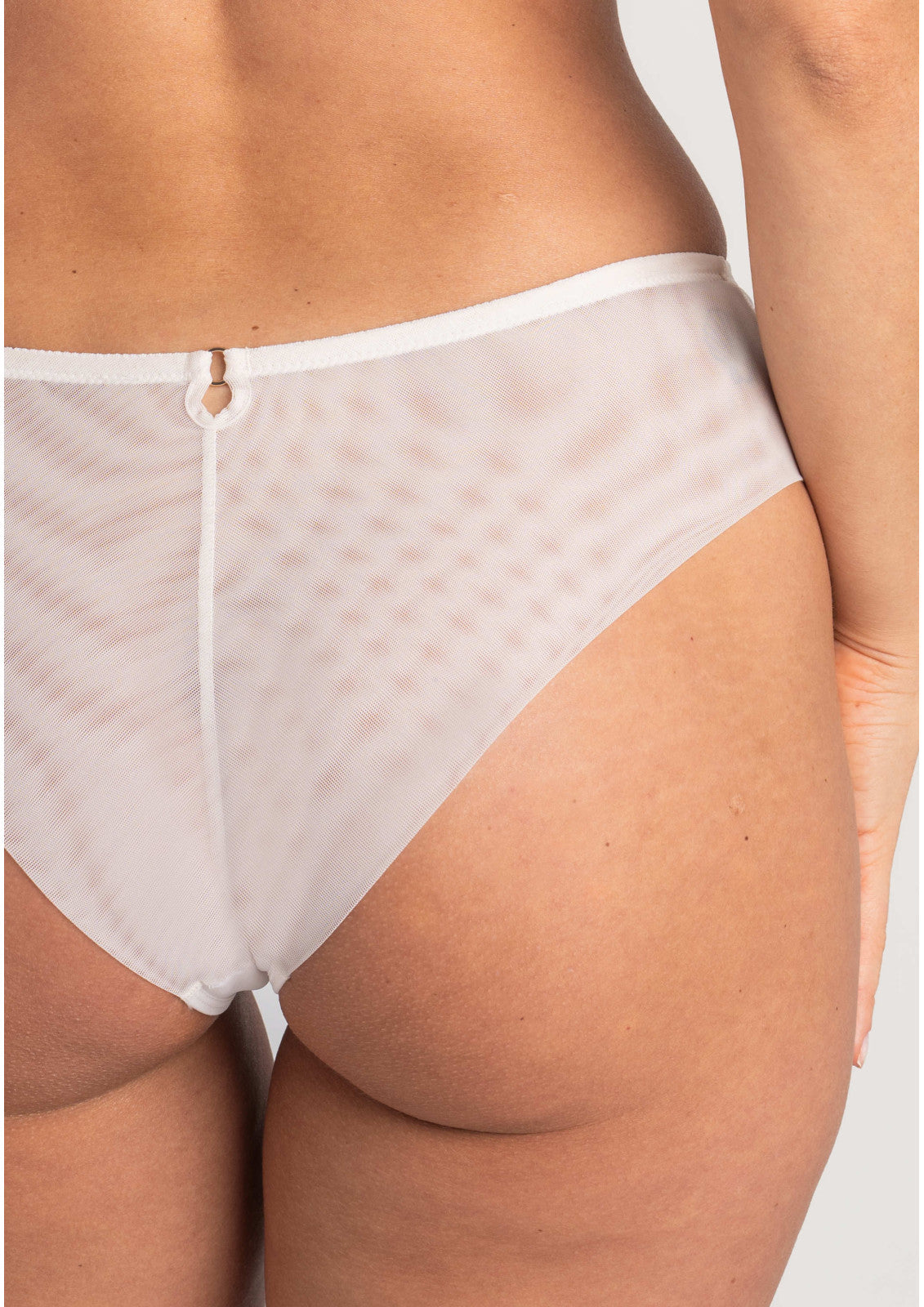 Lara Lace Thong M400
