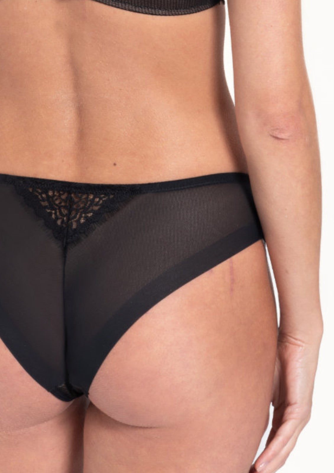 Tamala Lace Thong M300
