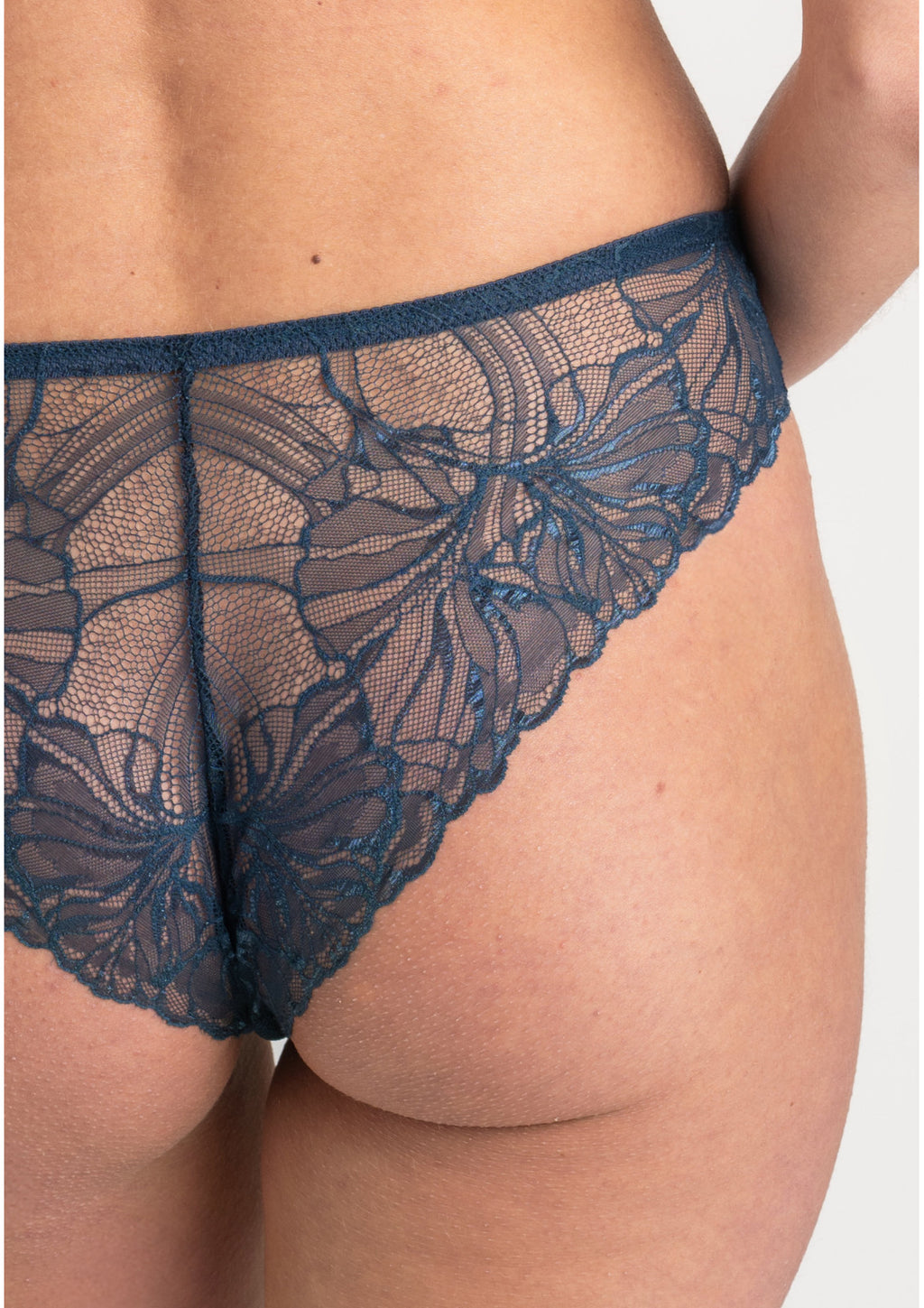Harmony Lace Thong M300